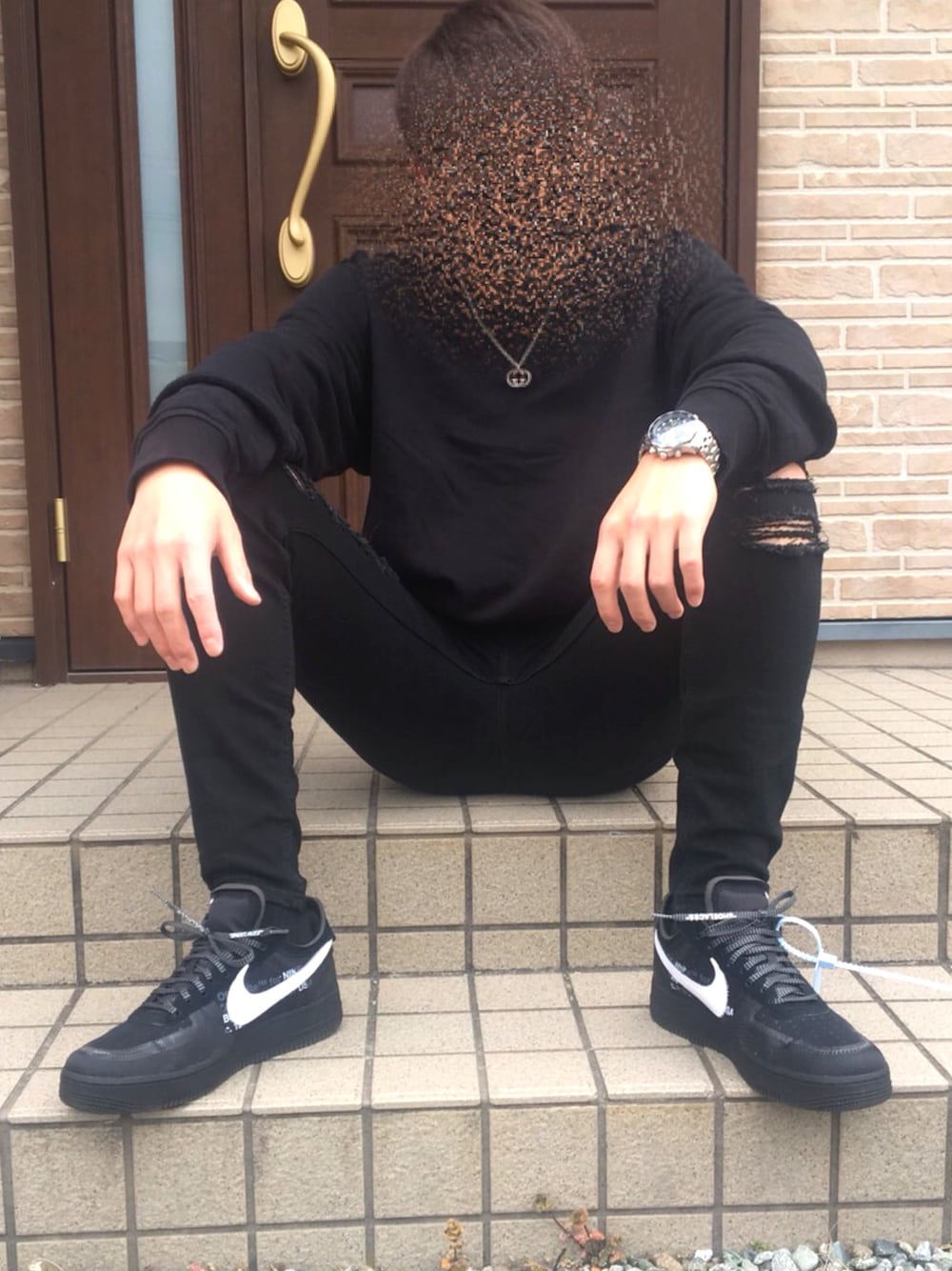 「お気に入りの服でデートに行こう、ビッグシルエット、シンプルコーデ、黒、off-white×NIKE、ラグジュアリーストリート、ワントーンコーデ、いいね、save、フォローお願いします🤑」｜「GUCCIのアイテム（ネックレス、シルバー系）」を使った、grayさん（メンズ・176cm）の冬コーディネートの1枚目の写真