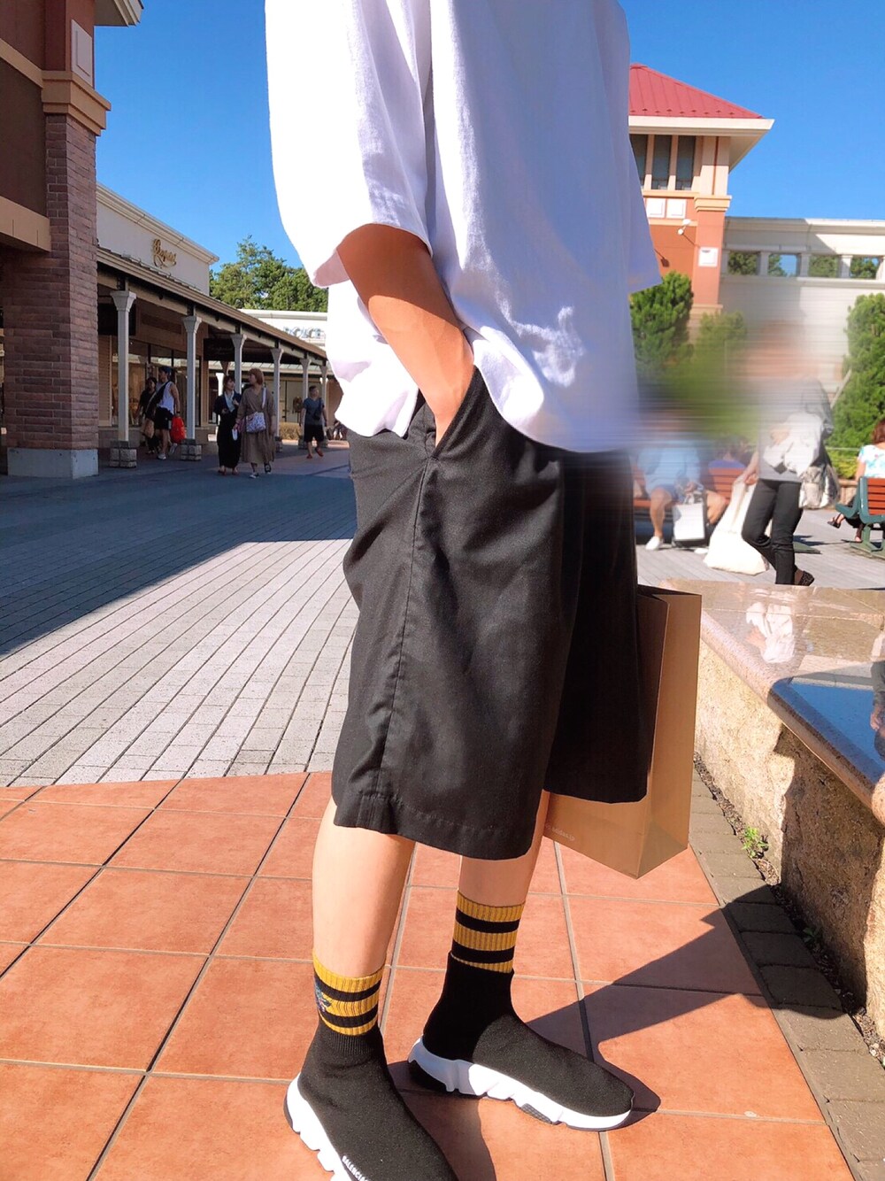 「休日スタイル、ショーツスタイル、GUCCI、jieda、BALENCIAGA、speed trainer、シンプルコーデ、オーバーサイズ」｜「DETAILSのDETAILS/WIDE SLACKS（スラックス、ブラック系）」を使った、grayさん（メンズ・178cm）の夏コーディネートの1枚目の写真