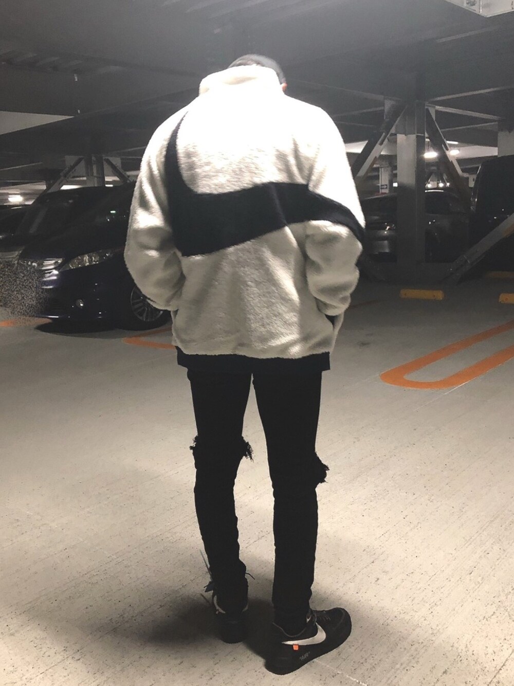 「やっぱりストリートが好き、NIKE、off white、モノトーン、street、streetstyle、antisocialsocialclub、mnml」｜「mnmlの【mnml】m1 Stretch Denim（デニムパンツ、ブラック系）」を使った、grayさん（メンズ・177cm）の秋コーディネートの1枚目の写真