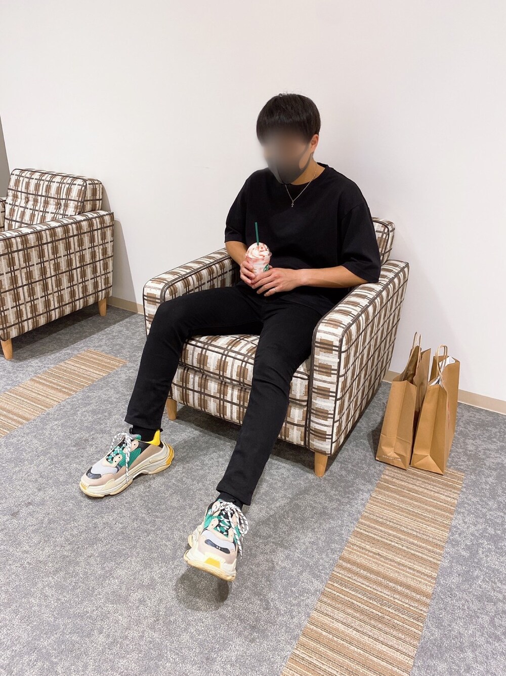 「BALENCIAGA、triples、Chrome Hearts、ALL BLACK、STARBUCKS、street、streetstyle、ootd」｜「BALENCIAGAのBalenciaga Triple S Mesh, Nubuck And Leather Sneakers（スニーカー、ベージュ系）」を使った、grayさん（メンズ・177cm）の夏コーディネートの1枚目の写真