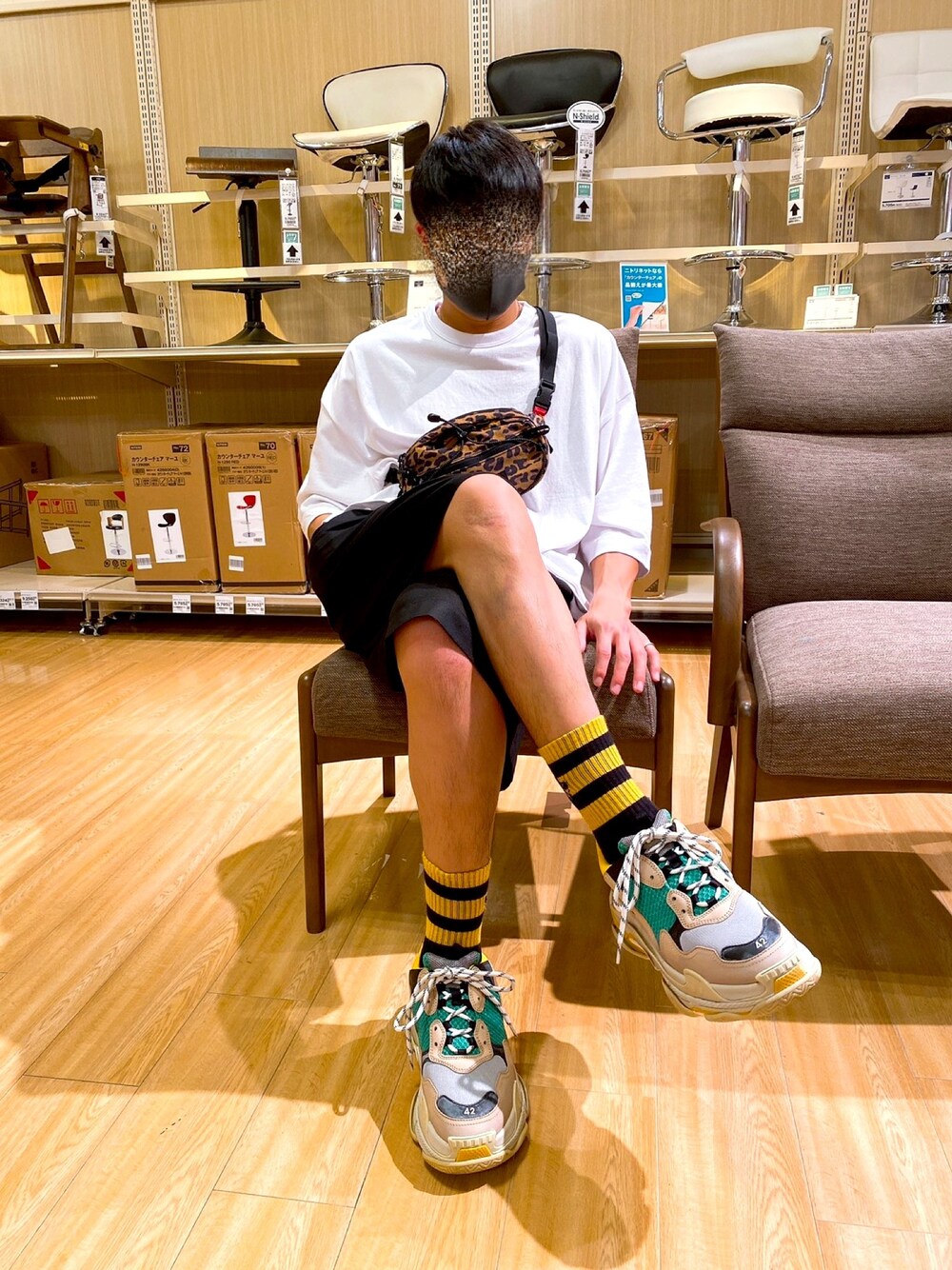 「BALENCIAGA、GUCCI、jieda、supreme、street、streetstyle、simple」｜「BALENCIAGAのBalenciaga Triple S Mesh, Nubuck And Leather Sneakers（スニーカー、ベージュ系）」を使った、grayさん（メンズ・177cm）の夏コーディネートの1枚目の写真