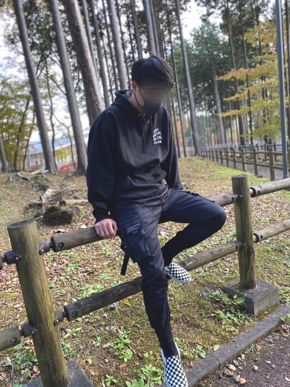 「antisocialsocialclub、street、streetstyle、VANS、BLACKTAILOR、ALL BLACK、military」｜「ANTI SOCIAL SOCIAL CLUBのアイテム（パーカー、ブラック系）」を使った、grayさん（メンズ・178cm）の秋コーディネートの1枚目の写真