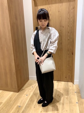 「スキッパーシャツ」｜「アイテム（スリッポン）」を使った、coen かねもとさん（レディース・157cm）の秋コーディネート