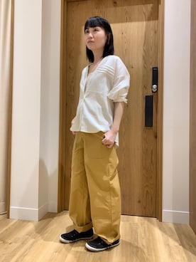 「アイテム（カーゴパンツ、イエロー系）」を使った、coen かねもとさん（レディース・157cm）の春コーディネート