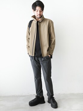 「ATTACHMENT（アタッチメント）のT400ノイズコーティング 4WAYストレッチタフタ 1タックイージーパンツ（その他パンツ）」を使った、SHUさん（メンズ・168cm）の冬コーディネート