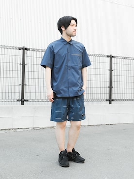 「ATTACHMENT（アタッチメント）のT400ストレッチタフタプリント 1タックイージーショーツ（その他パンツ）」を使った、SHUさん（メンズ・170cm）の夏コーディネート
