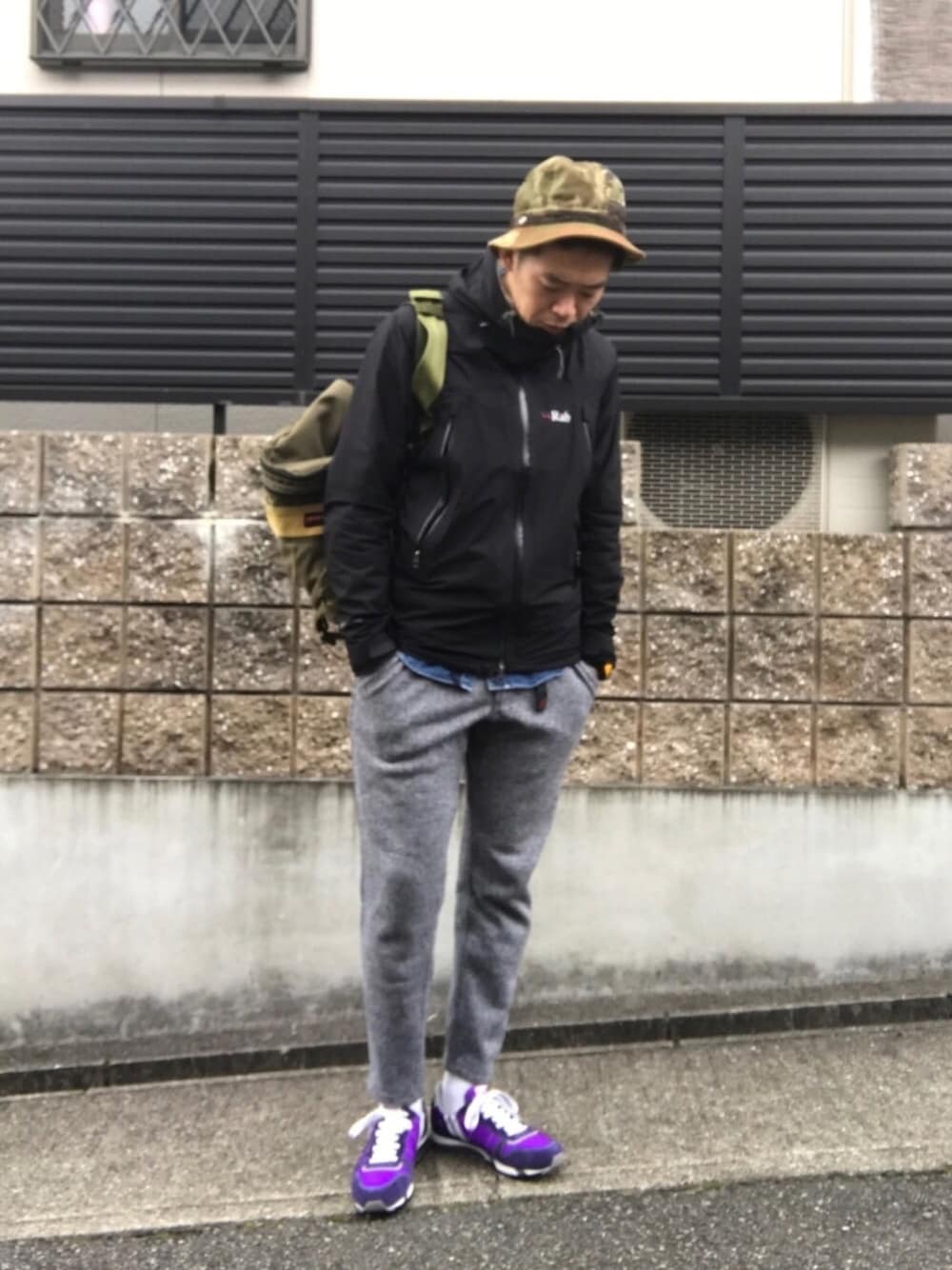 「初詣、ルームウェア、ラフスタイル、スポーツミックス、スウェットパンツ、マウンテンパーカー、Patrick、オトナカジュアル、白ソックス」｜「DECHOのアイテム（ハット、その他）」を使った、matsu_no_motoさん（メンズ・176cm）の冬コーディネートの1枚目の写真