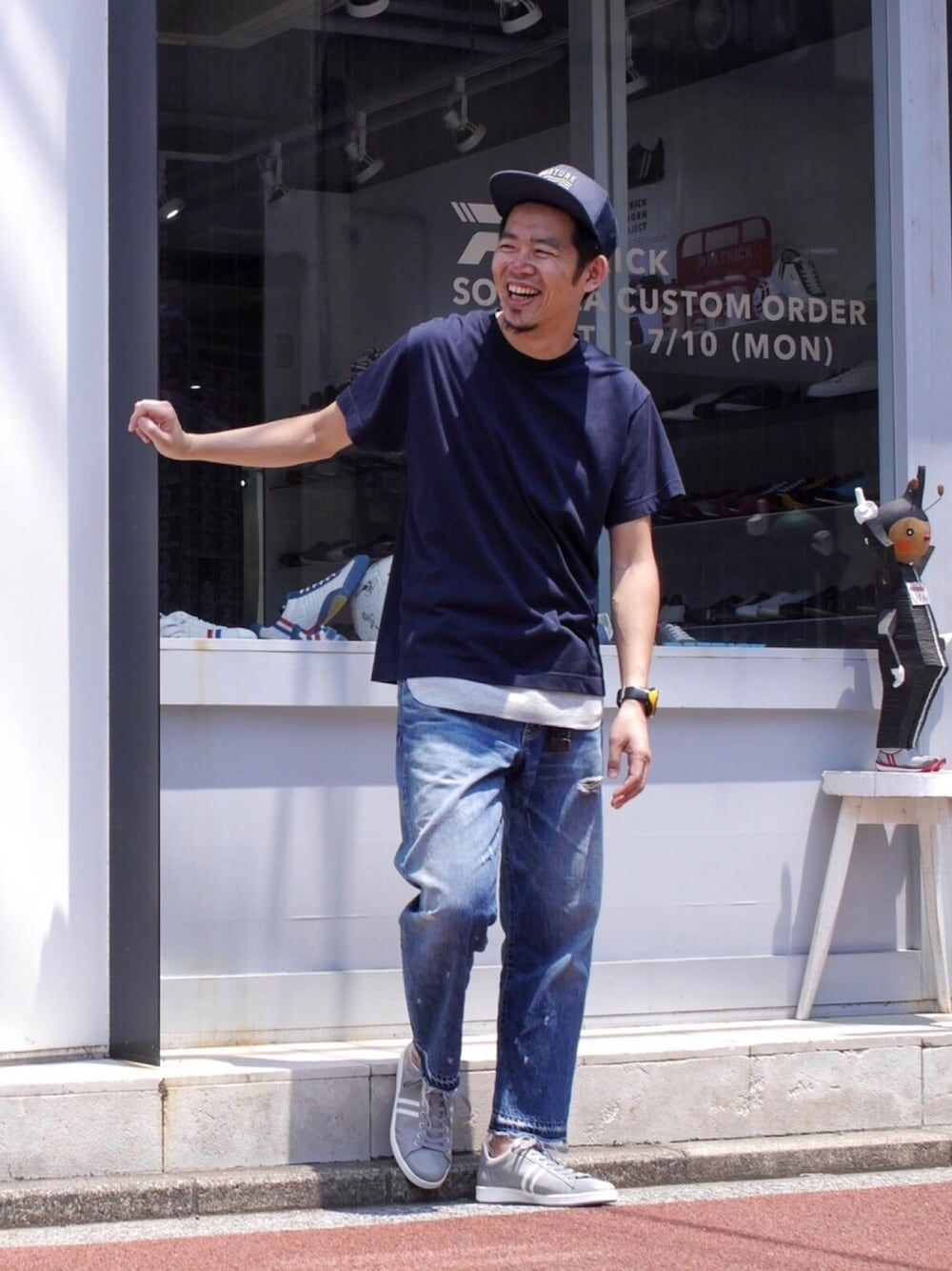 「シンプルコーデ、無地T、カットオフデニム、ダメージデニムパンツ、キャップ、スニーカーコーデ、Patrick、ネイビー」｜「THE NORTH FACEのアイテム（キャップ、ブルー系）」を使った、matsu_no_motoさん（メンズ・176cm）の夏コーディネートの1枚目の写真