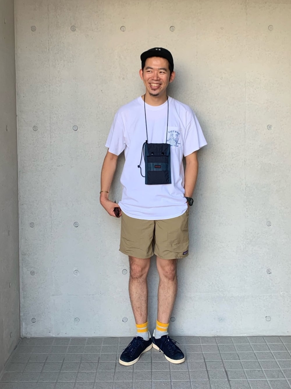 「休日スタイル、ラフコーデ、短パン、キャップ、ラインソックス、スニーカーコーデ、Patrick、ショートパンツ」｜「Cooperstown Ball Capのアイテム（キャップ、ブラック系）」を使った、matsu_no_motoさん（メンズ・175cm）の夏コーディネートの1枚目の写真