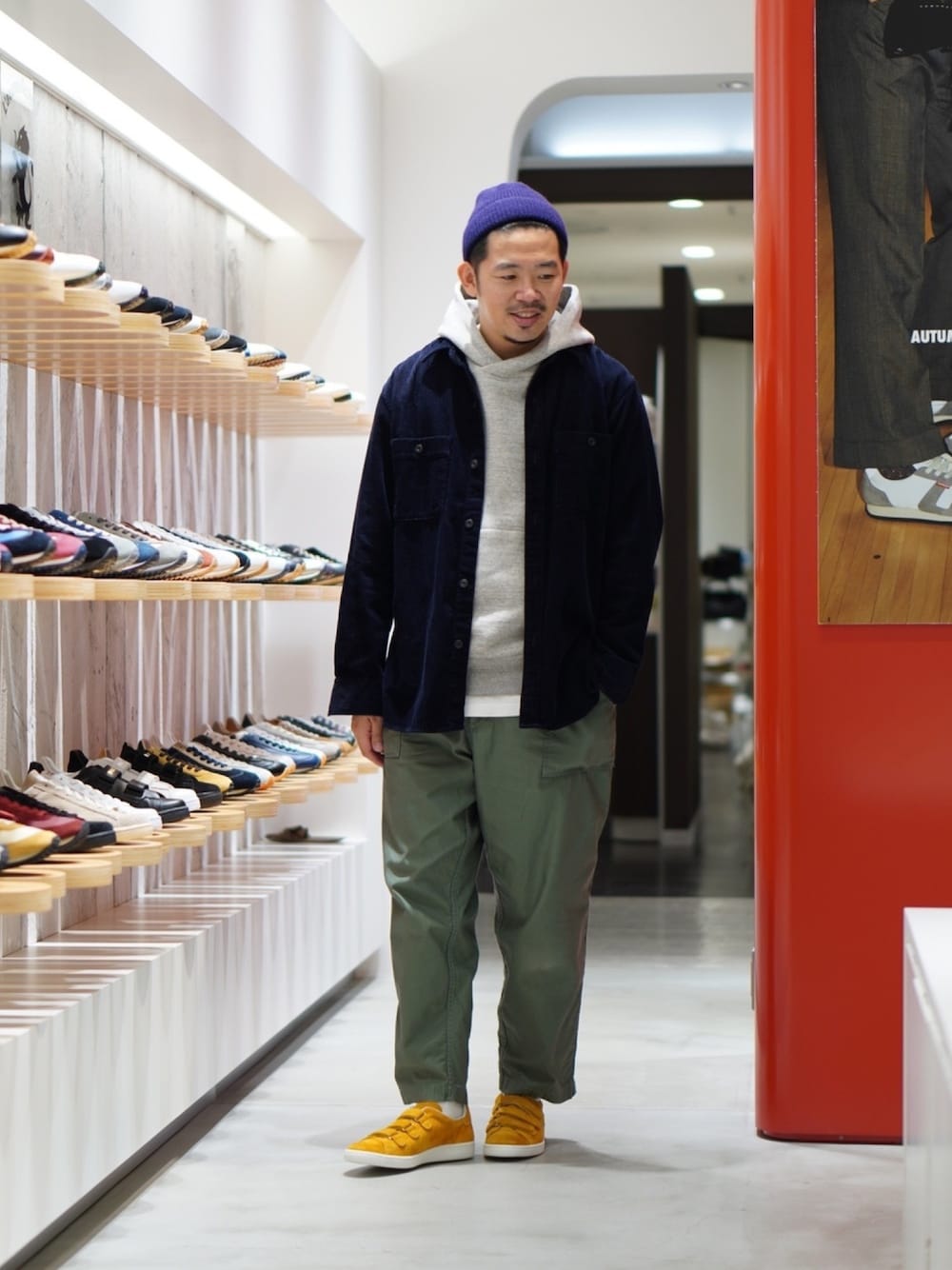 「秋冬コーデ、秋カラー、パーカー、コーデュロイジャケット、ニット帽、スニーカー、スエードシューズ、Patrick、カーキパンツ、ゆるコーデ」｜「Morris & Sonsのアイテム（ニットキャップ/ビーニー、パープル系）」を使った、matsu_no_motoさん（メンズ・176cm）の秋コーディネートの1枚目の写真