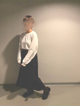 「UNIQLO（ユニクロ）のコットンリラックスフィットクルーネックT（長袖）（Tシャツ/カットソー、ホワイト系）」を使った、ay🧸さん（レディース）の秋コーディネート