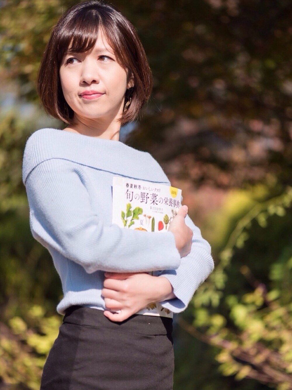 「シンプルコーデ、大人カジュアル、きれいめカジュアル、大人ガーリー、オフショル、フリーズマート(FREE'S MART)、dholic、fashion、ミニスカート、タイトスカート」｜「FREE'S MARTのリブオフショルプルオーバー（ニット/セーター、ブルー系）」を使った、Mai Hatsuzakiさん（レディース・153cm）の冬コーディネートの1枚目の写真