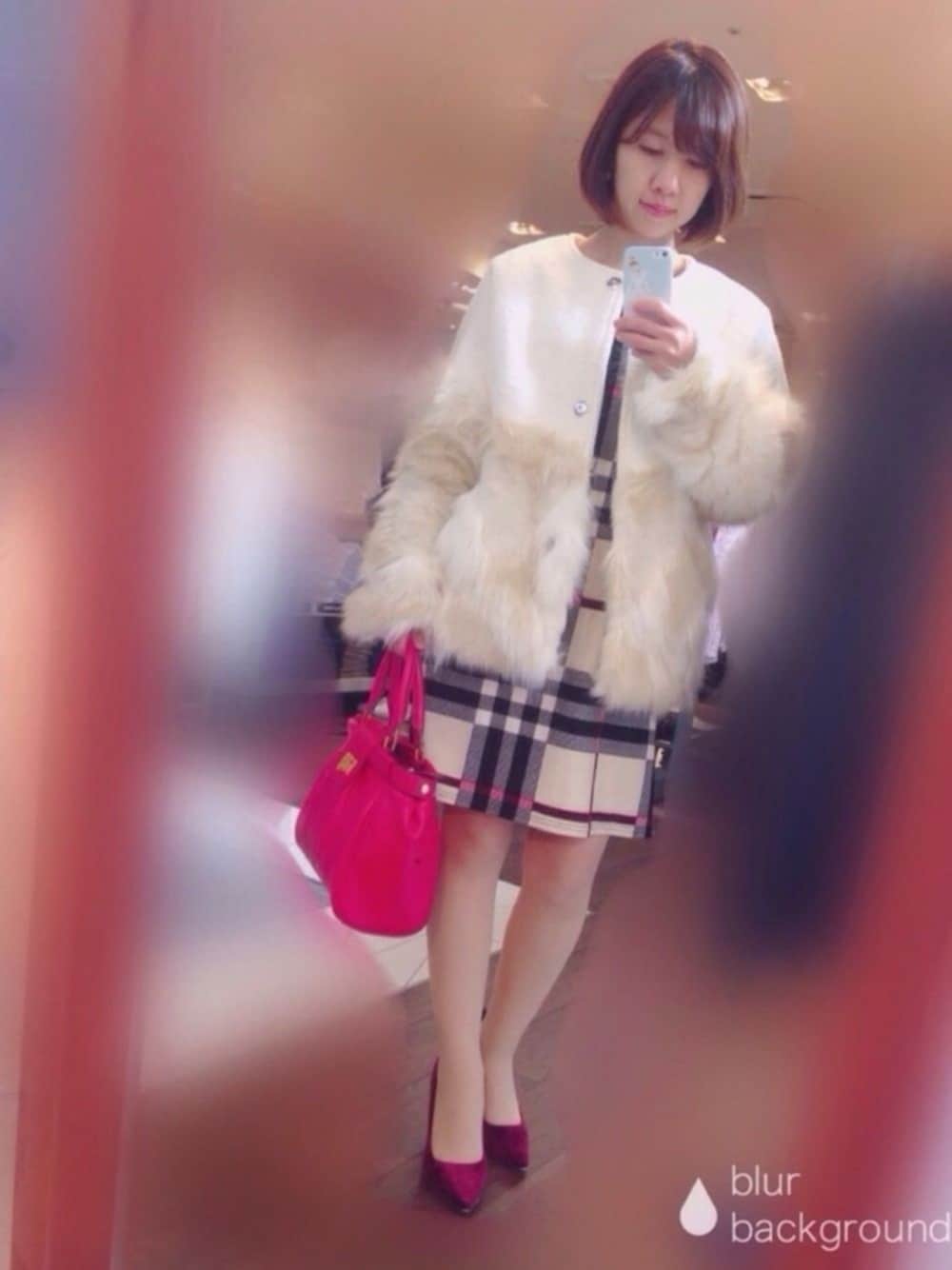 「大人コーデ、ワンピース、大人カジュアル、秋冬、オトナ女子、fashion、ファー、チェック、差し色(赤)、アラサー」｜「FOREVER 21のアイテム（パンプス、パープル系）」を使った、Mai Hatsuzakiさん（レディース・153cm）の冬コーディネートの1枚目の写真