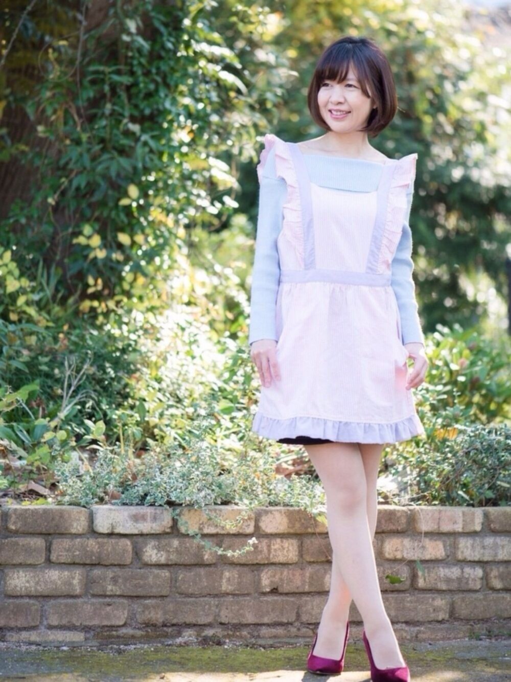 「エプロン、撮影、料理、キッチン、女子コーデ、オトナ女子、fashion、オトナガーリー、オフショル、仕事着」｜「FREE'S MARTのリブオフショルプルオーバー（ニット/セーター、ブルー系）」を使った、Mai Hatsuzakiさん（レディース・153cm）の冬コーディネートの1枚目の写真