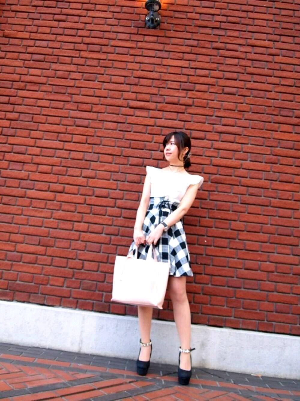 「オトナ女子、春色、モテ服、もてコーデ、春夏コーデ、春ワンピ、ギンガムチェック、プレゼント、大人可愛い、ワンピーススタイル」｜「Tealryのアイテム（ワンピース、ブラック系）」を使った、Mai Hatsuzakiさん（レディース・153cm）の冬コーディネートの1枚目の写真