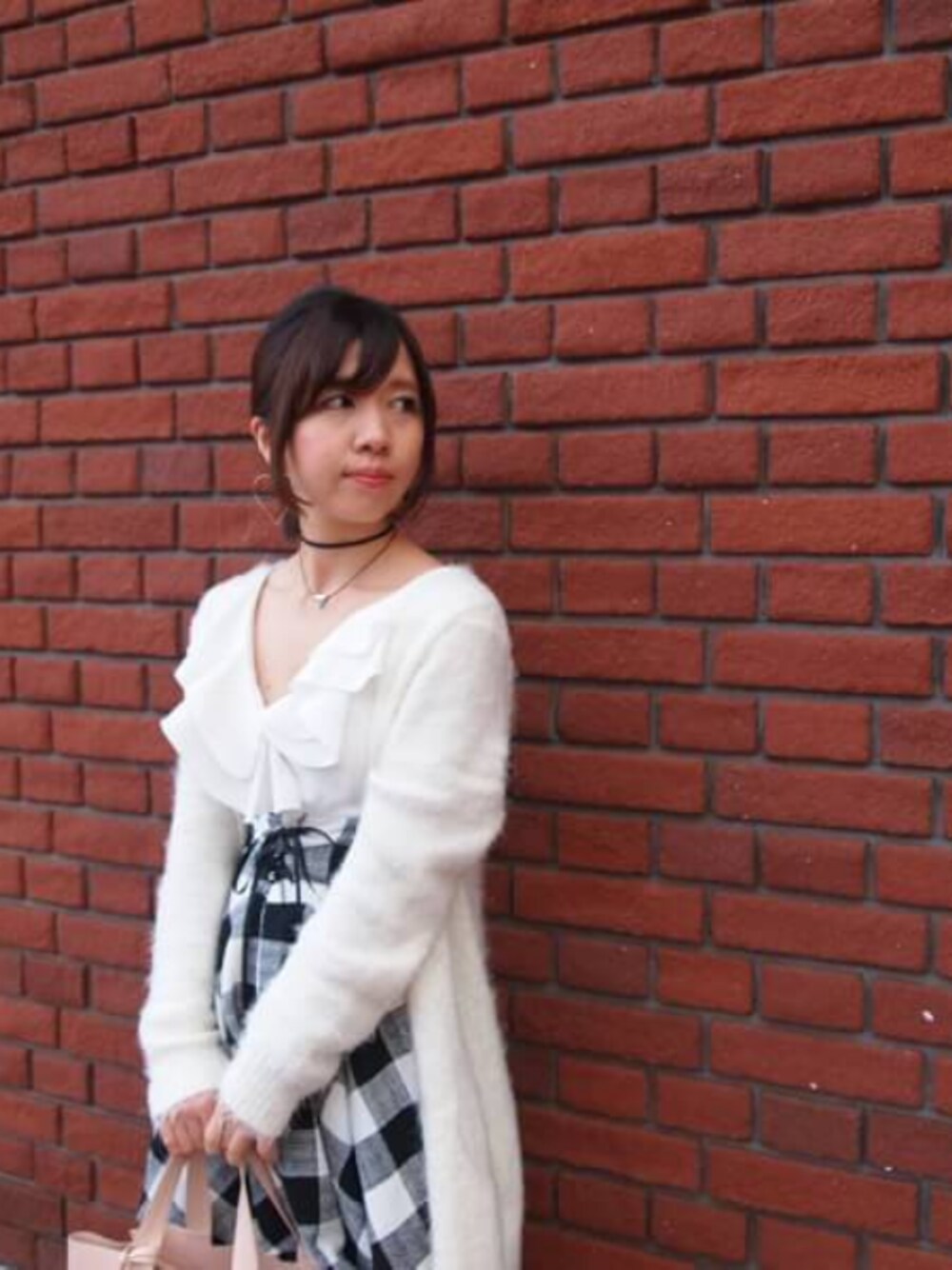「オトナ女子、モテ服、大人可愛い、ワンピース、春ワンピ、春、ギンガムチェック、プレゼント、おしゃれさんと繋がりたい、春夏コーデ」｜「FOREVER 21のアイテム（ネックレス、ブラック系）」を使った、Mai Hatsuzakiさん（レディース・153cm）の冬コーディネートの1枚目の写真