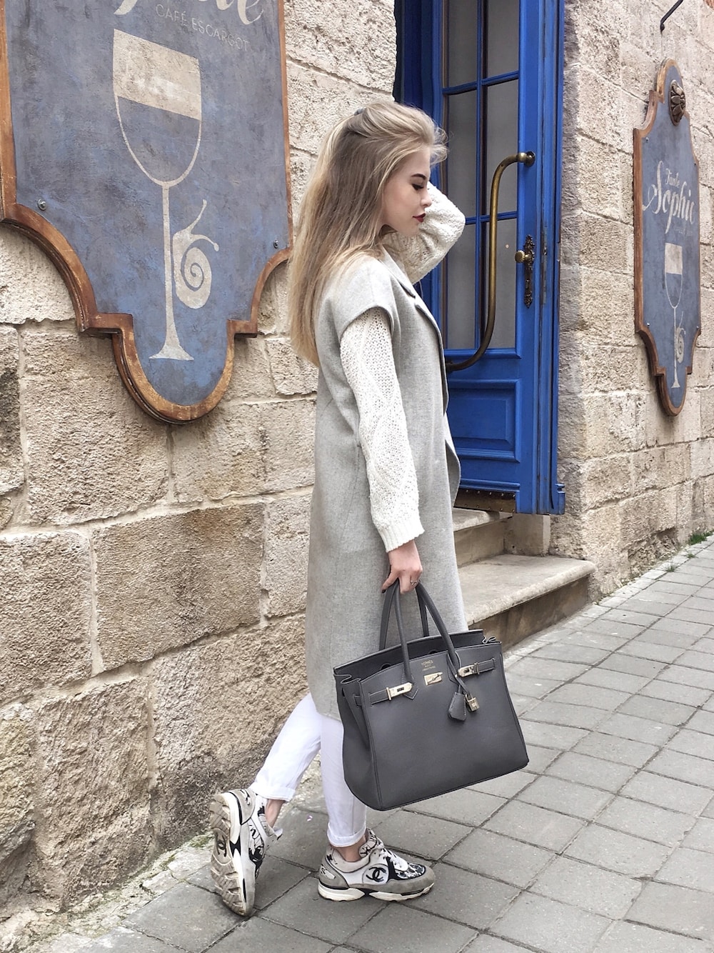 CHANELのスニーカーを使った人気ファッションコーディネート