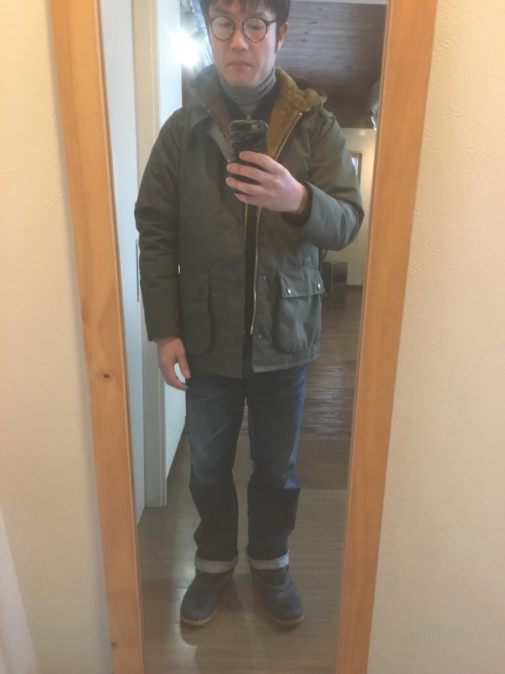 「barbour」｜「Barbourのアイテム（マウンテンパーカー、グリーン系）」を使った、キャサさん（メンズ・171cm）の冬コーディネートの1枚目の写真
