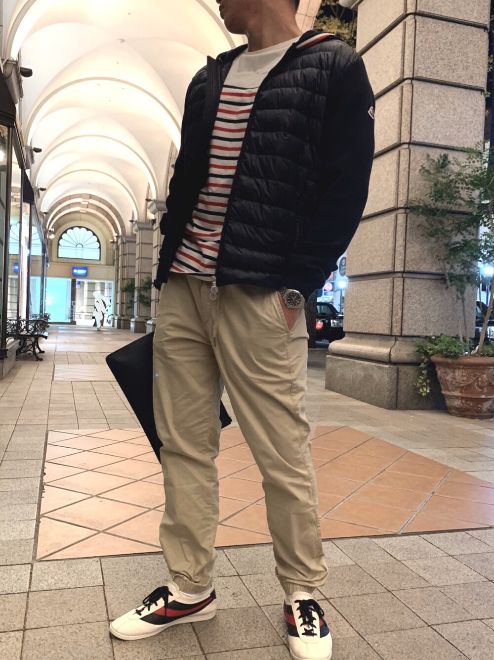 「トリコロール、秋のコーデ、モンクレール、おしゃれさんと繋がりたい」｜「MONCLERのMoncler - ダウンパネル パーカー - men - ポリアミド/コットン/ダウンフェザー - S（パーカー、ブルー系）」を使った、ともだちのリバさん（メンズ・175cm）の秋コーディネートの1枚目の写真