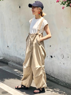 「アイテム（つなぎ/オールインワン、ベージュ系）」を使った、BEAMS BOYさん（レディース・166cm）の夏コーディネート