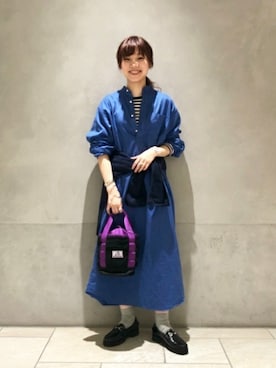 「blue」｜「アイテム（ハンドバッグ）」を使った、BEAMS BOYさん（レディース・158cm）の秋コーディネート