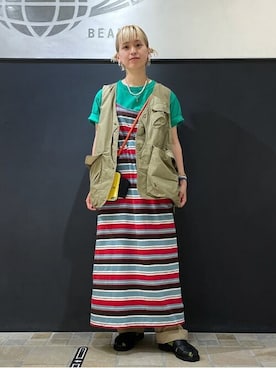 「秋トレンド2021」｜「アイテム（PC・スマホグッズ/家電）」を使った、BEAMS BOYさん（レディース・159cm）の夏コーディネート