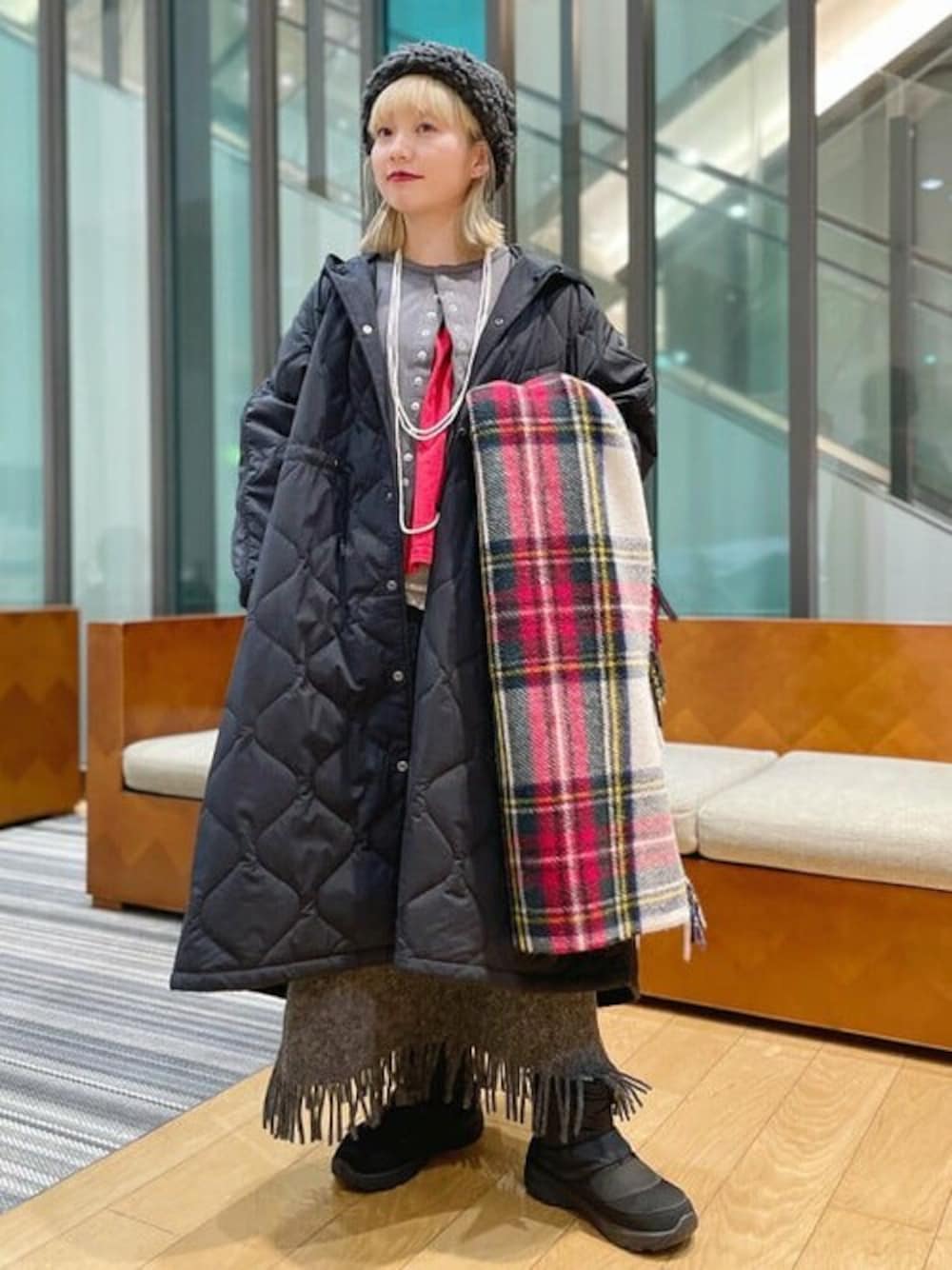 「コート、ブーツ、キルティング、レイヤードスタイル、ロングスカート、THE NORTH FACE、フードコート、BEAMS BOY、DECHO、ヌプシ」｜「BEAMS BOYのBEAMS BOY / キルティング フードコート（モッズコート、ブラック系）」を使った、BEAMS BOYさん（レディース・154cm）の秋コーディネートの1枚目の写真
