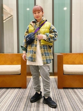 「アイテム（ダウンベスト、ブラウン系）」を使った、BEAMS BOYさん（レディース・154cm）の秋コーディネート