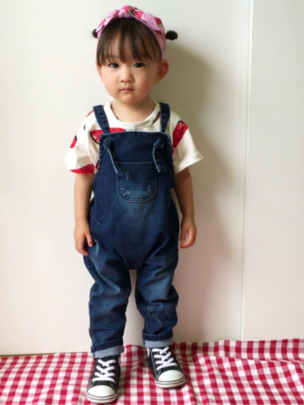 「スイカ柄、キッズコーデ、キッズファッション、サロペット、converse、1歳、夏コーデ」｜「CONVERSEのconverse(コンバース) BABY ALL STAR N Z(ベビーオールスターNZ)（スニーカー、ブラック系）」を使った、さーちゃんさん（キッズ・90cm）の夏コーディネートの1枚目の写真