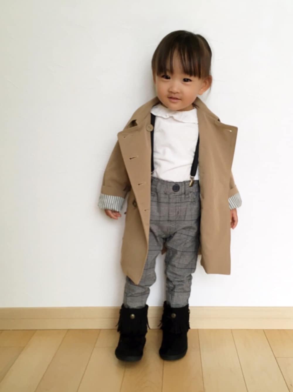 「女の子、2歳、キッズコーデ、キッズファッション、西松屋、バースデイ、プチプラ、秋コーデ、トレンチコート、グレンチェック」｜「Birthdayのアイテム（ブーツ、ブラック系）」を使った、さーちゃんさん（キッズ・90cm）の秋コーディネートの1枚目の写真