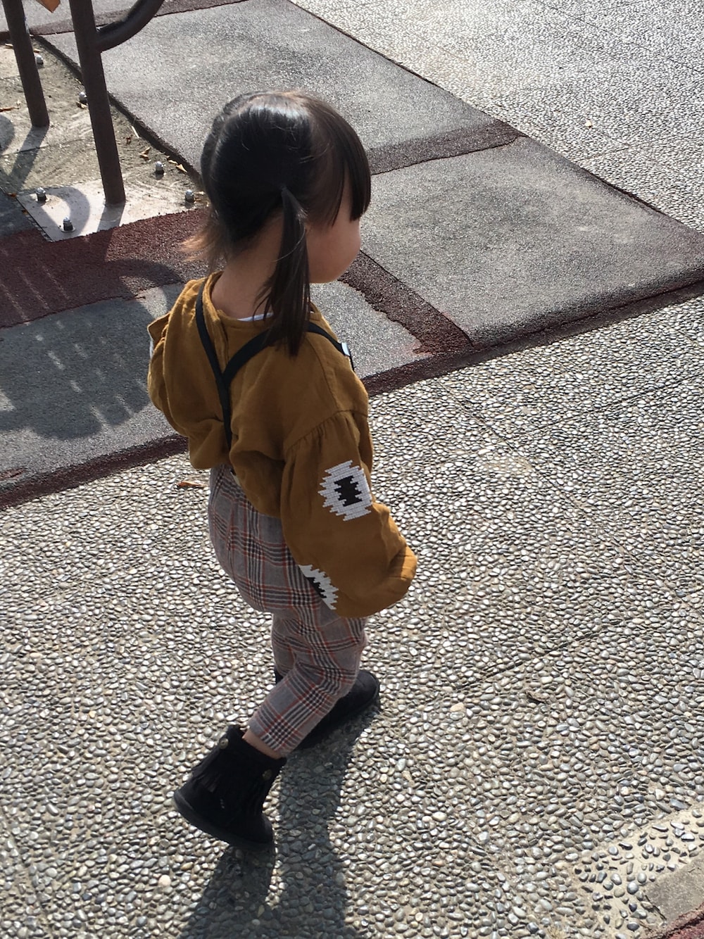 「2歳、女の子、西松屋、韓国子供服、バースデイ、プチプラ、キッズファッション、キッズコーデ、グレンチェック、ハンドメイド」｜「Birthdayのアイテム（ブーツ、ブラック系）」を使った、さーちゃんさん（キッズ・90cm）の秋コーディネートの1枚目の写真