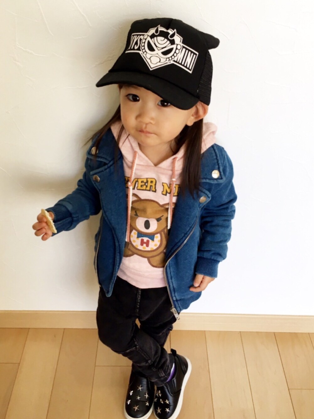 「2歳、女の子、キッズコーデ、キッズファッション、ロデオクラウンズ、ライダース、ヒスミニ、H&M、petit main、韓国子供服」｜「petit mainのアイテム（スリッポン、ブラック系）」を使った、さーちゃんさん（キッズ・90cm）の秋コーディネートの1枚目の写真