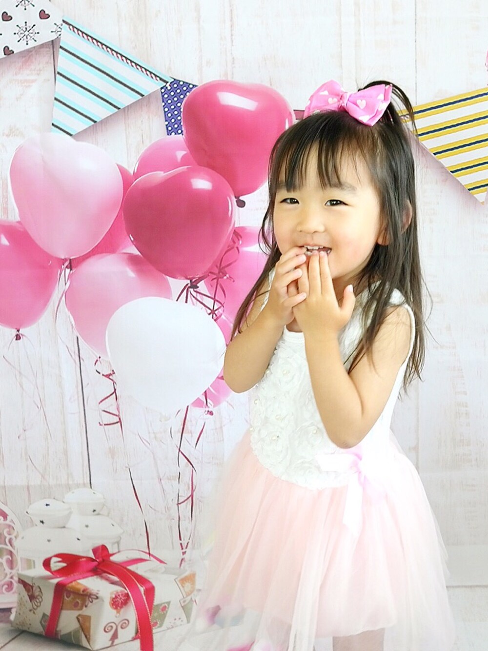 「2歳、女の子、背景布、韓国子供服、ワンピース、ハンドメイド、リボン、キッズコーデ」｜「韓国子供服のアイテム（インテリア、その他）」を使った、さーちゃんさん（キッズ・90cm）の春コーディネートの1枚目の写真