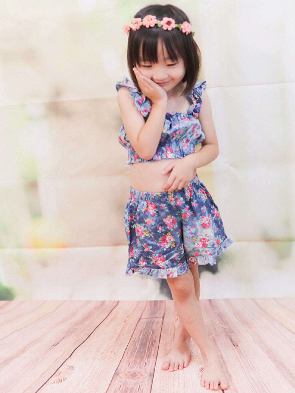「キッズコーデ、韓国子供服、キッズファッション、花柄、セットアップ、プール」｜「韓国子供服のアイテム（トップス、ブルー系）」を使った、さーちゃんさん（キッズ・100cm）の夏コーディネートの1枚目の写真