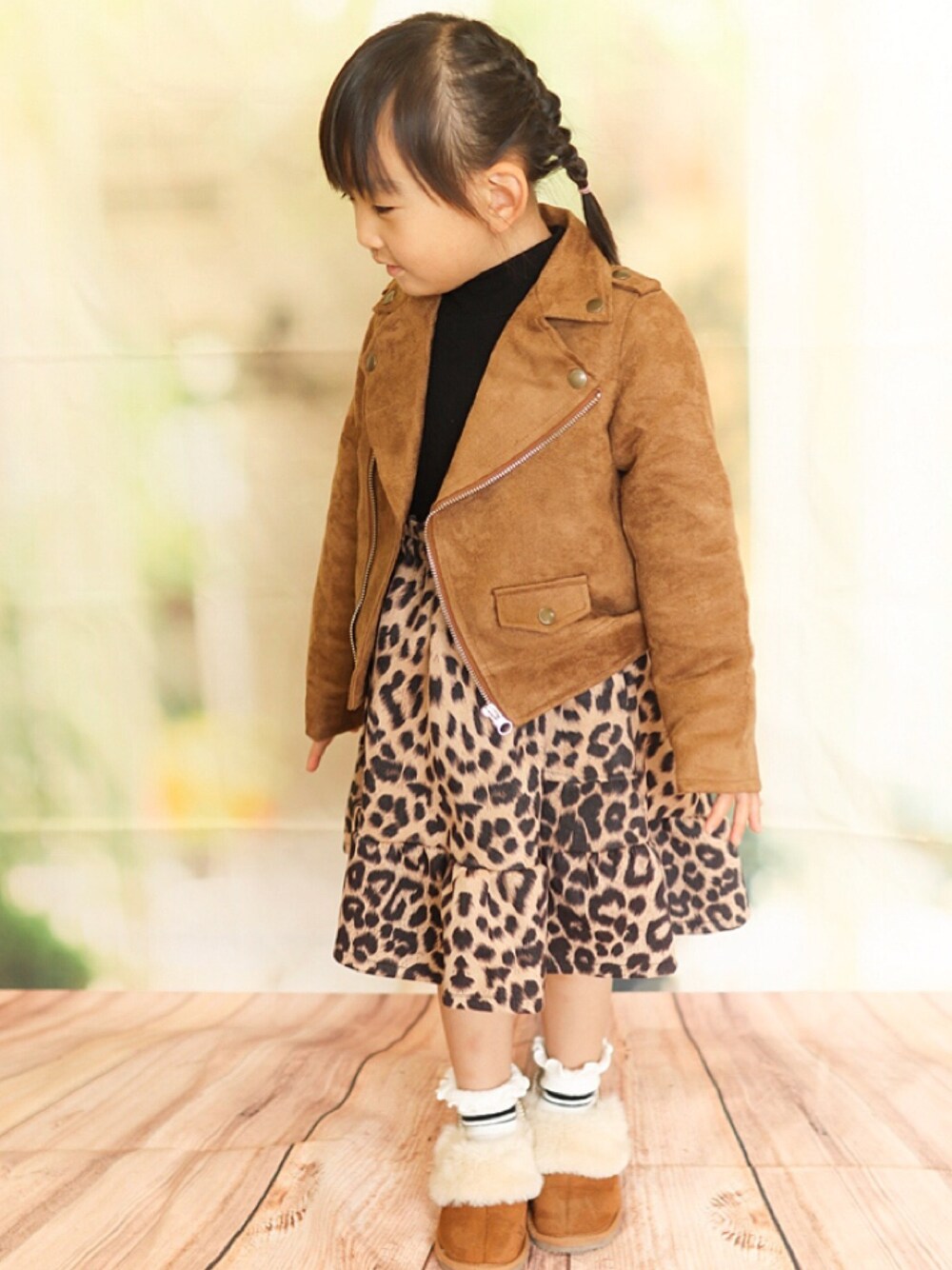 「キッズファッション、キッズコーデ、ワンピース、レオパード、ライダース、韓国子供服、petit main」｜「petit mainのアイテム（ブーツ、ブラウン系）」を使った、さーちゃんさん（キッズ・100cm）の冬コーディネートの1枚目の写真