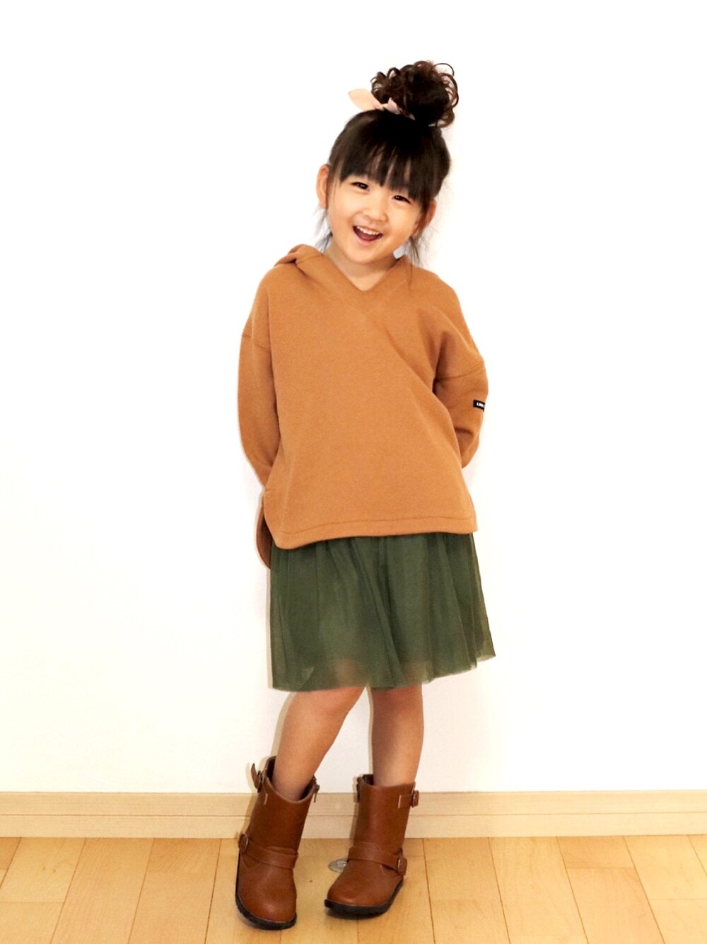 「秋のマイ旬スタイル、秋コーデ、キッズファッション、韓国子供服、キッズコーデ、ビールーム、西松屋、ブーツ、チュールスカート、女の子」｜「b・ROOMのアイテム（トップス、ブラウン系）」を使った、さーちゃんさん（キッズ・110cm）の秋コーディネートの1枚目の写真