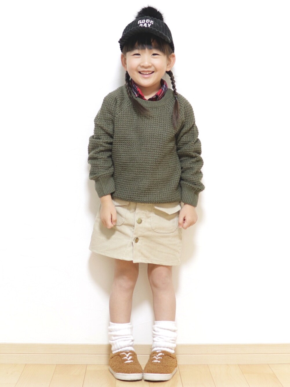 「韓国子供服、西松屋、コーデュロイ、ビールーム、キッズコーデ、ルーズソックス」｜「西松屋のアイテム（トップス、グリーン系）」を使った、さーちゃんさん（キッズ・110cm）の冬コーディネートの1枚目の写真