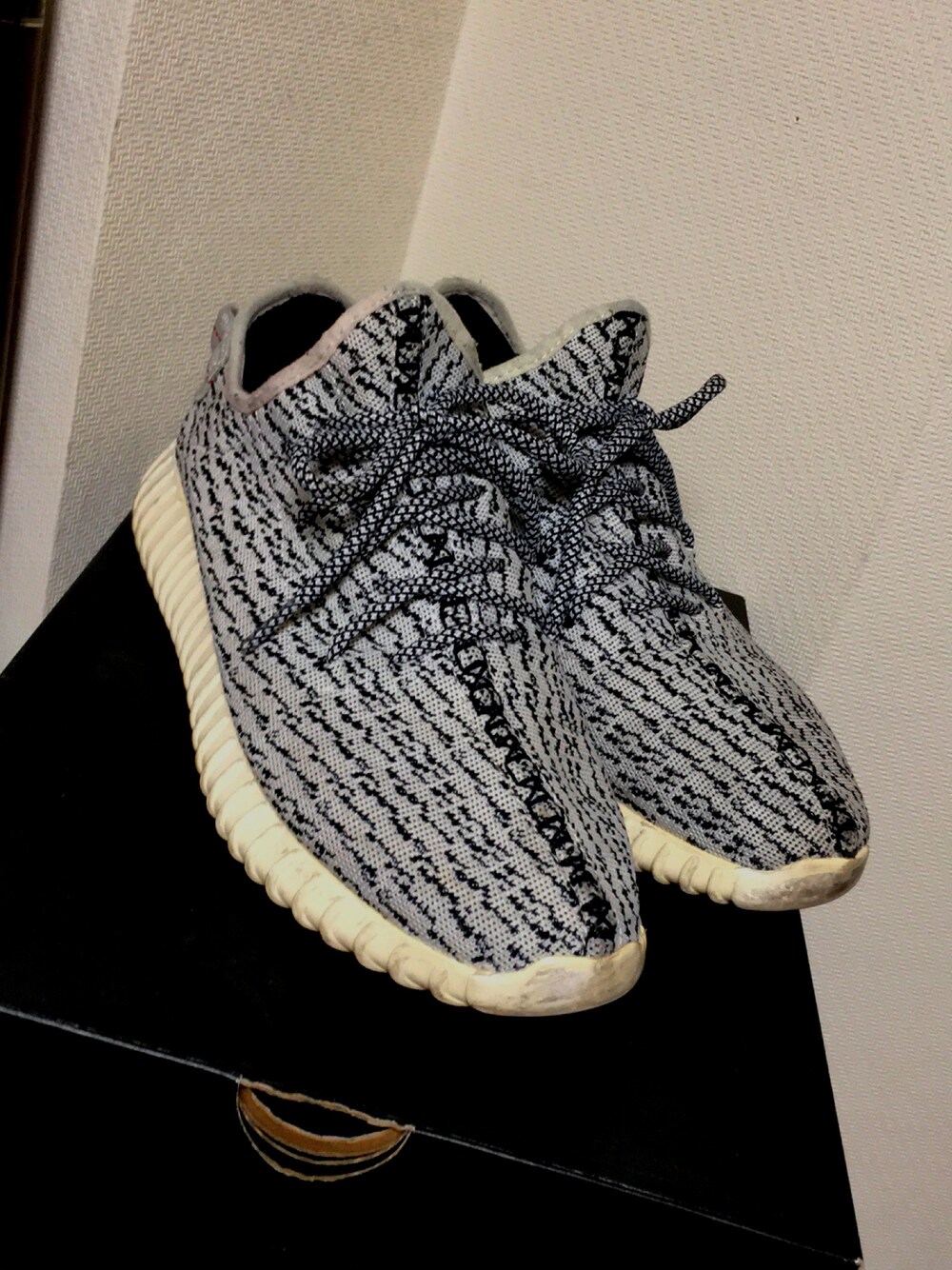 「adidas、YeezyBoost350、お下がり」｜「adidasのadidas yeezy boost 350（スニーカー、グレー系）」を使った、K11さん（メンズ・171cm）の春コーディネートの1枚目の写真