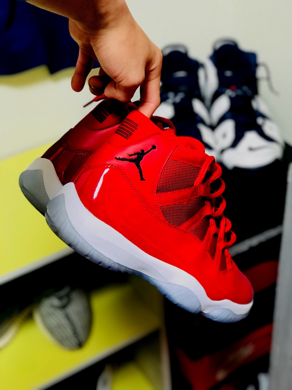 「NIKE、airjordan、airjordan11、AJ11、gymred、Jordan、Jordan11、JordanBrand、NewKicks」｜「JORDAN BRANDのJORDAN AIR JORDAN 11 RETRO(378038)【ジョーダン エア ジョーダン 11 レトロ】（スニーカー、レッド系）」を使った、K11さん（メンズ・172cm）の冬コーディネートの1枚目の写真
