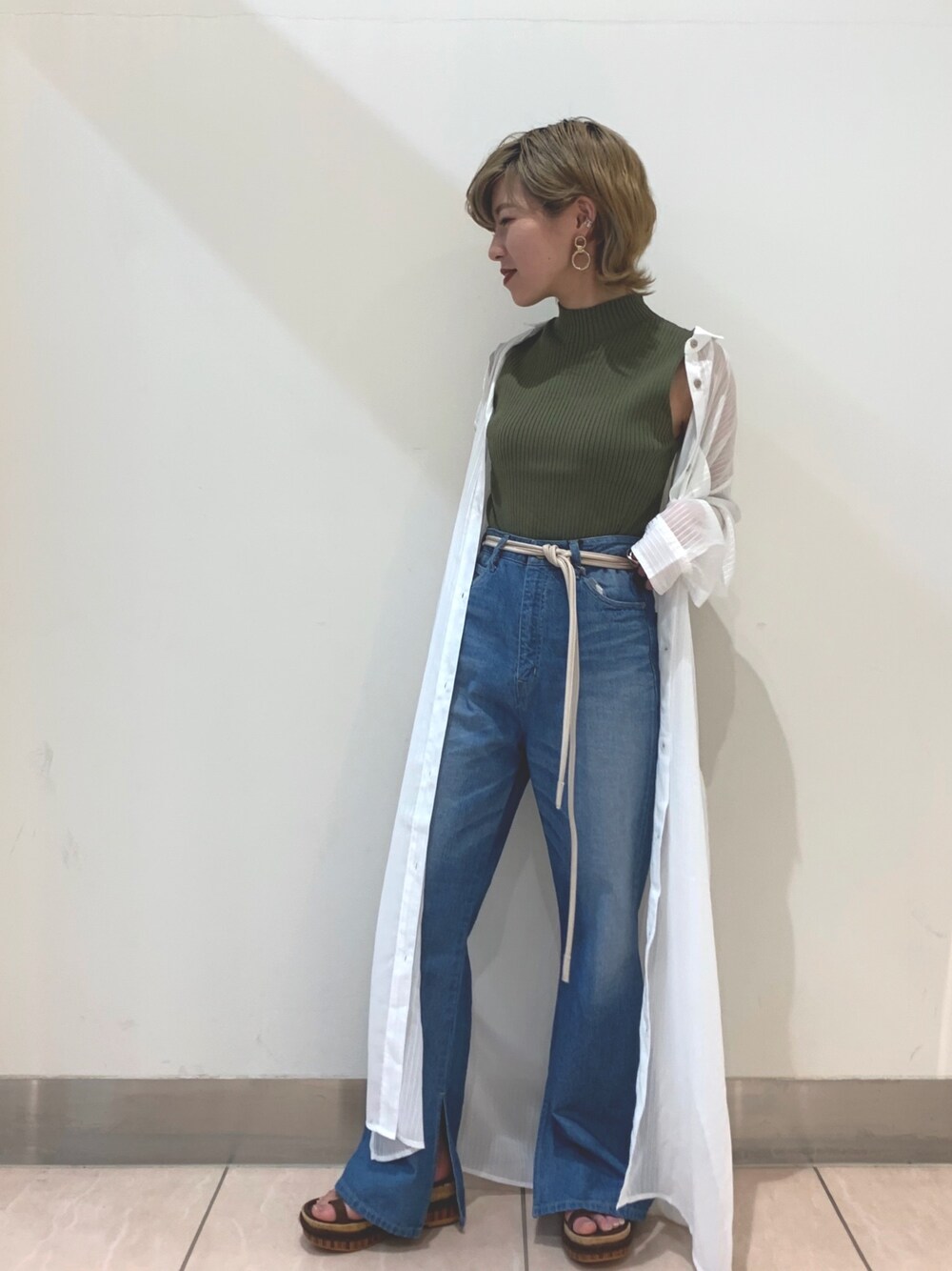 「ピスタチオ、シアーシャツ、デニム、大人カジュアル、春服、春コーデ、今日のコーデ、きれいめカジュアル、おしゃれさんと繋がりたい、低身長コーデ」｜「JEANASISのJAPANスリットデニムパンツ/884211（デニムパンツ、ブルー系）」を使った、もえぴさん（レディース・150cm）の春コーディネートの1枚目の写真