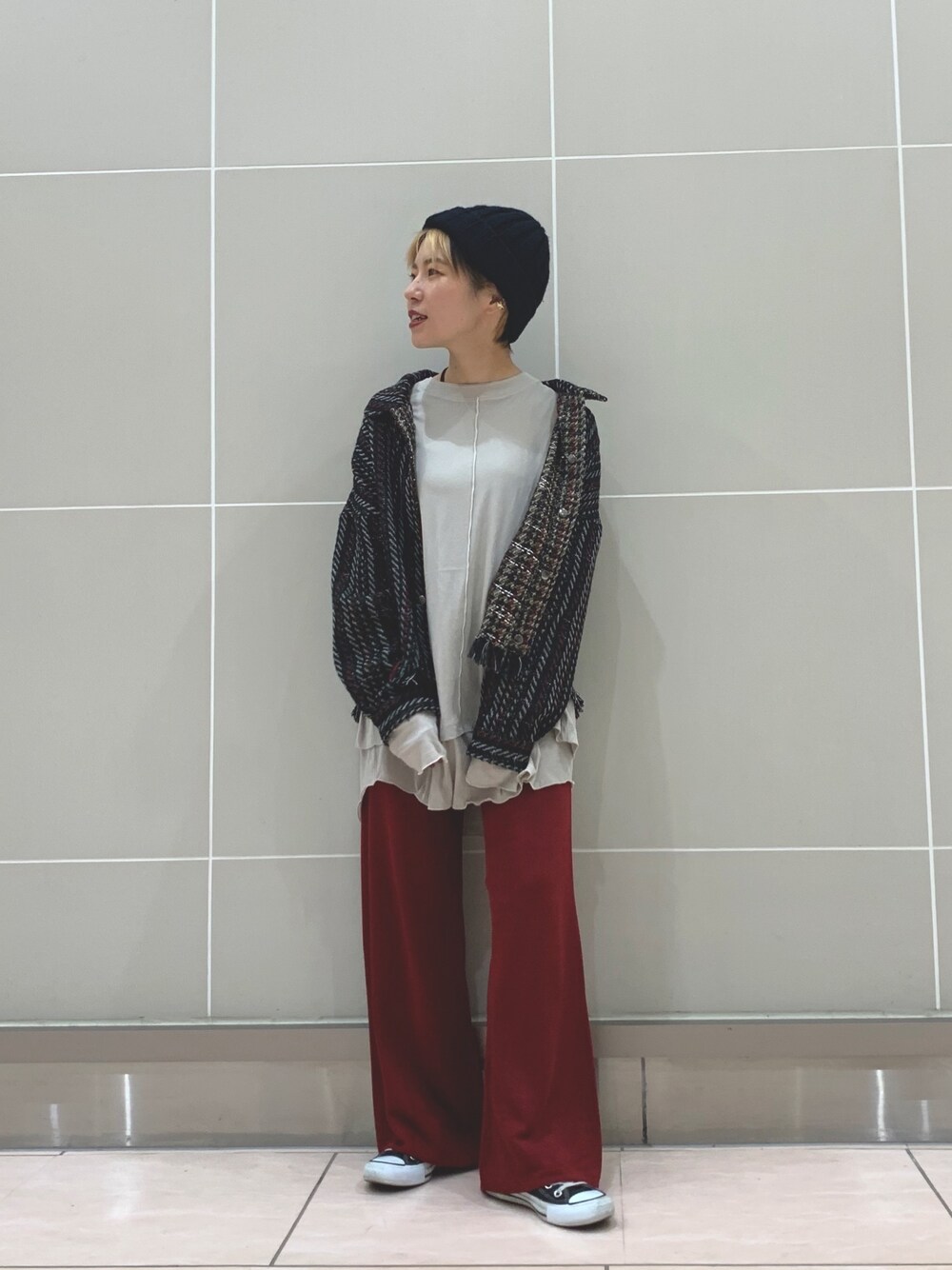 「シンプルコーデ、秋コーデ、ラクチンコーデ、パンツスタイル、おしゃれさんと繋がりたい、きれいめカジュアル、低身長コーデ、ジーナシス、JEANASiS、ジャケット」｜「JEANASISのシアーレイヤードSETプルオーバー/918700（Tシャツ/カットソー、ベージュ系）」を使った、もえぴさん（レディース・150cm）の秋コーディネートの1枚目の写真