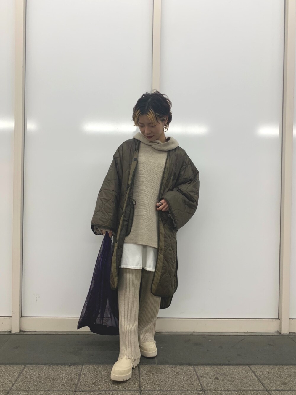 「シンプル、オトナカジュアル、秋服、おしゃれさんと繋がりたい、低身長コーデ、オトナ女子、カジュアル、カーキ、キルティング、ジーナシス」｜「JEANASISの5GMIXヤーンフーディ/898151（ニット/セーター、ベージュ系）」を使った、もえぴさん（レディース・150cm）の秋コーディネートの1枚目の写真