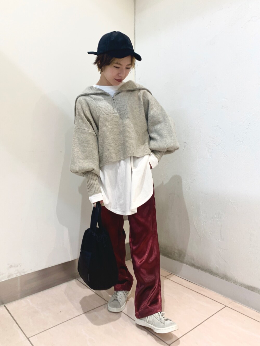 「オトナカジュアル、シンプル、おしゃれさんと繋がりたい、秋冬コーデ、カジュアル、ストリート、レイヤードスタイル、ニット、メンズライク、ジーナシス」｜「JEANASISのラウンドヘムBASICロンＴ/921000（Tシャツ/カットソー、ホワイト系）」を使った、もえぴさん（レディース・150cm）の秋コーディネートの1枚目の写真
