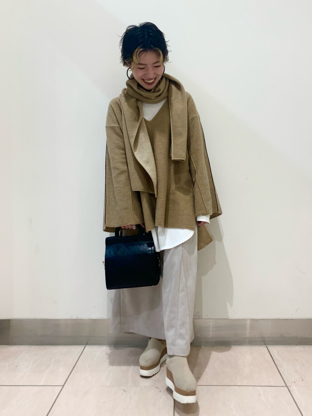 「カジュアル、低身長コーデ、今日のコーデ、大人女子、キレイめ、レイヤードスタイル、オトナカジュアル、ワントーンコーデ、ootd、ジーナシス」｜「JEANASISのアッシュクリバーマフラーツキプルオーバー/924304（Tシャツ/カットソー、ベージュ系）」を使った、もえぴさん（レディース・150cm）の秋コーディネートの1枚目の写真
