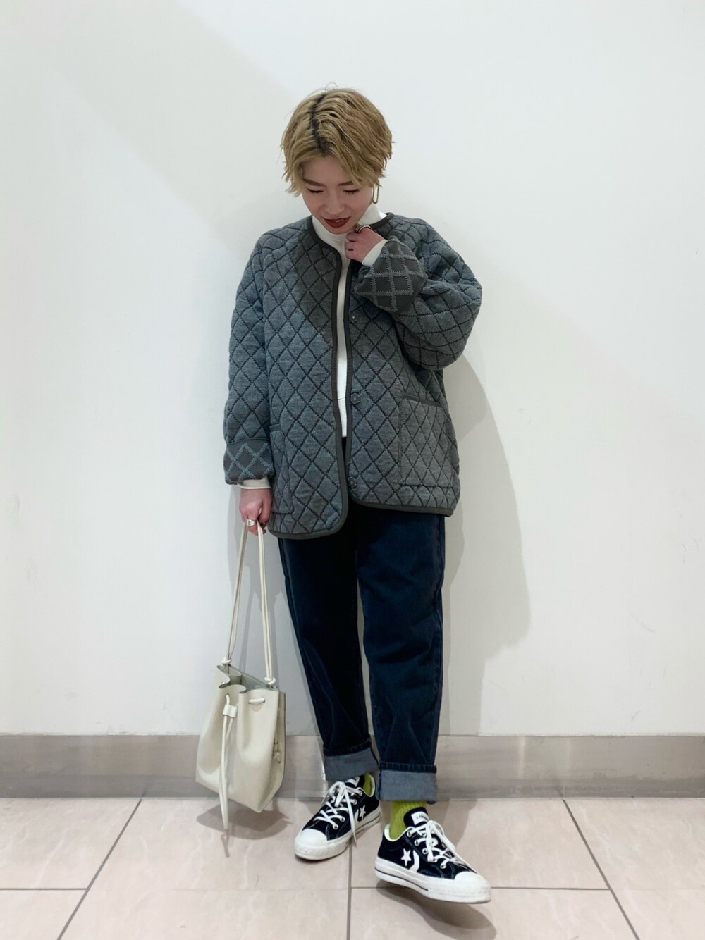 「冬、オトナカジュアル、冬コーデ、低身長コーデ、アウター、デニム、おしゃれさんと繋がりたい、カジュアル、ジーナシス、JEANASiS」｜「JEANASISのニットキルトハーフコート/924835（その他アウター、グレー系）」を使った、もえぴさん（レディース・150cm）の冬コーディネートの1枚目の写真