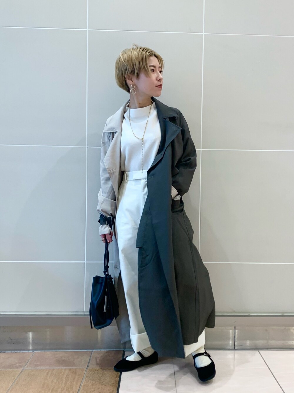 「春、春コーデ、大人コーデ、低身長、ジーナシス、JEANASiS、トレンチコート、バイカラー、大人カジュアル、お洒落さんとつながりたい」｜「JEANASISのバイカラ－ユルトレンチ/933199（トレンチコート、ベージュ系）」を使った、もえぴさん（レディース・150cm）の冬コーディネートの1枚目の写真