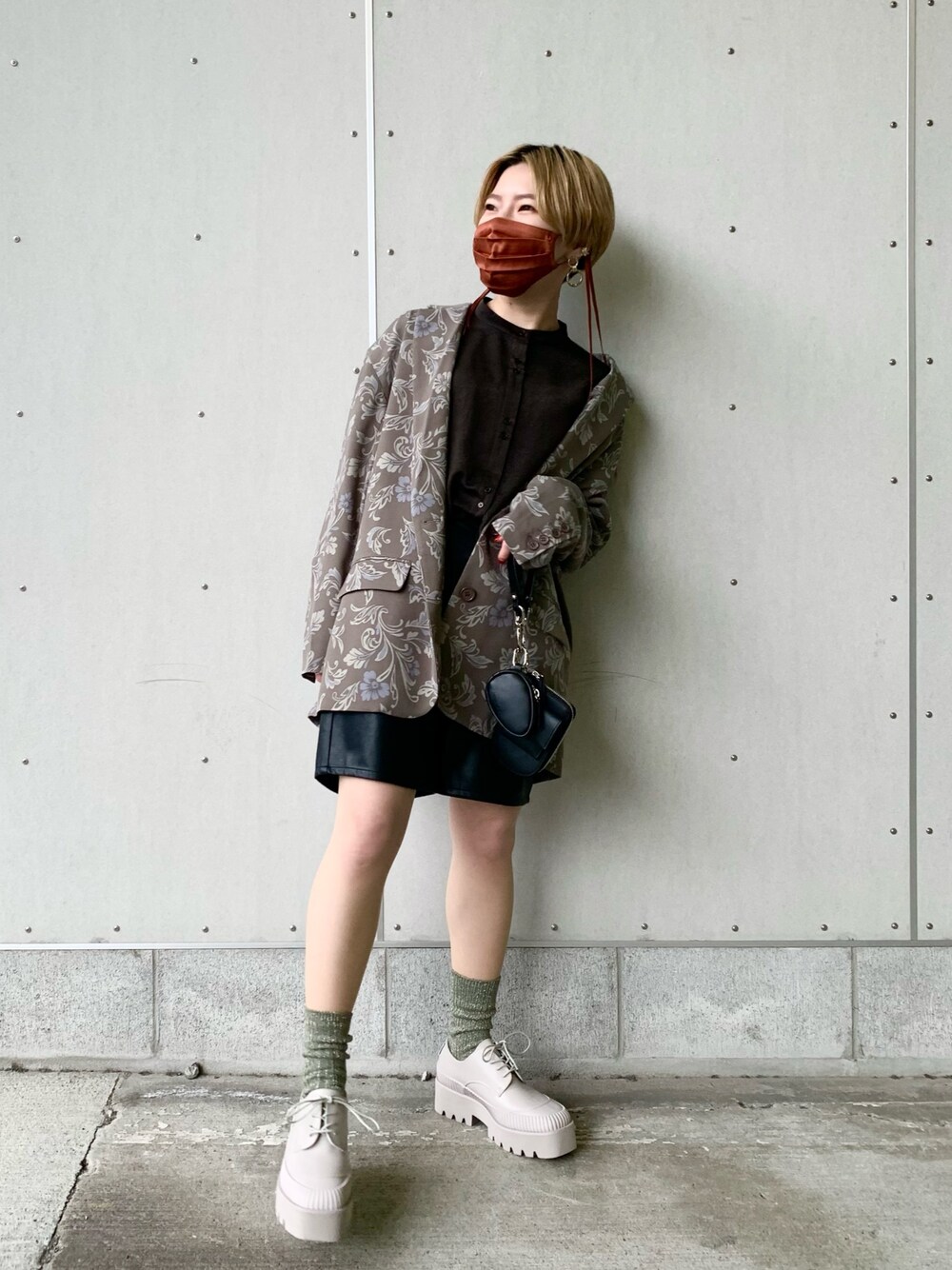 「春めきシューズ、シンプルスタイル、お洒落さんとつながりたい、低身長コーデ、春、大人カジュアル、マニッシュ、ボーイッシュ、ジーナシス、JEANASiS」｜「JEANASISのハナガラテーラージャケット/933243（テーラードジャケット、ブラウン系）」を使った、もえぴさん（レディース・150cm）の春コーディネートの1枚目の写真
