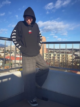 「VANS（バンズ）のアイテム（パーカー）」を使った、Kazumaさん（メンズ・172cm）の冬コーディネート