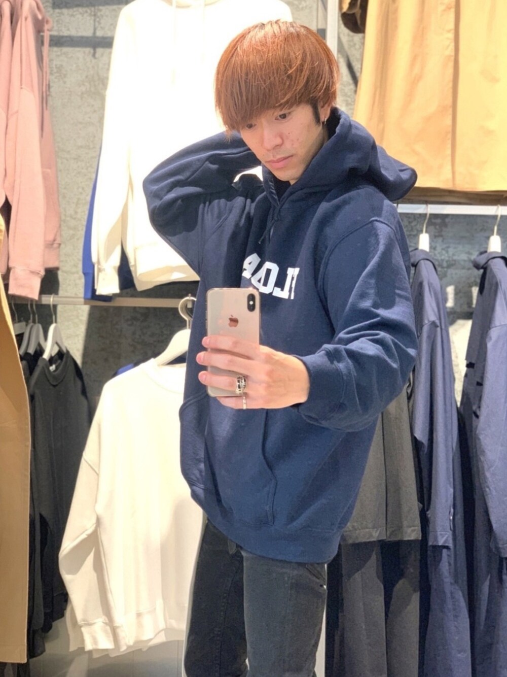 「KOE、パーカー、カジュアル、ネイビー、ビッグシルエット、ゆったりコーデ、秋コーデ、スキニー、ブラック、ゆるコーデ」｜「Instagramもフォローお願いします🙇‍♂️🙇‍♂️のアイテム（その他、その他）」を使った、Kazumaさん（メンズ・172cm）の秋コーディネートの1枚目の写真