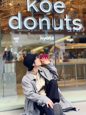 「koe（コエ）のアイテム（ステンカラーコート）」を使った、Kazumaさん（メンズ・172cm）の春コーディネート